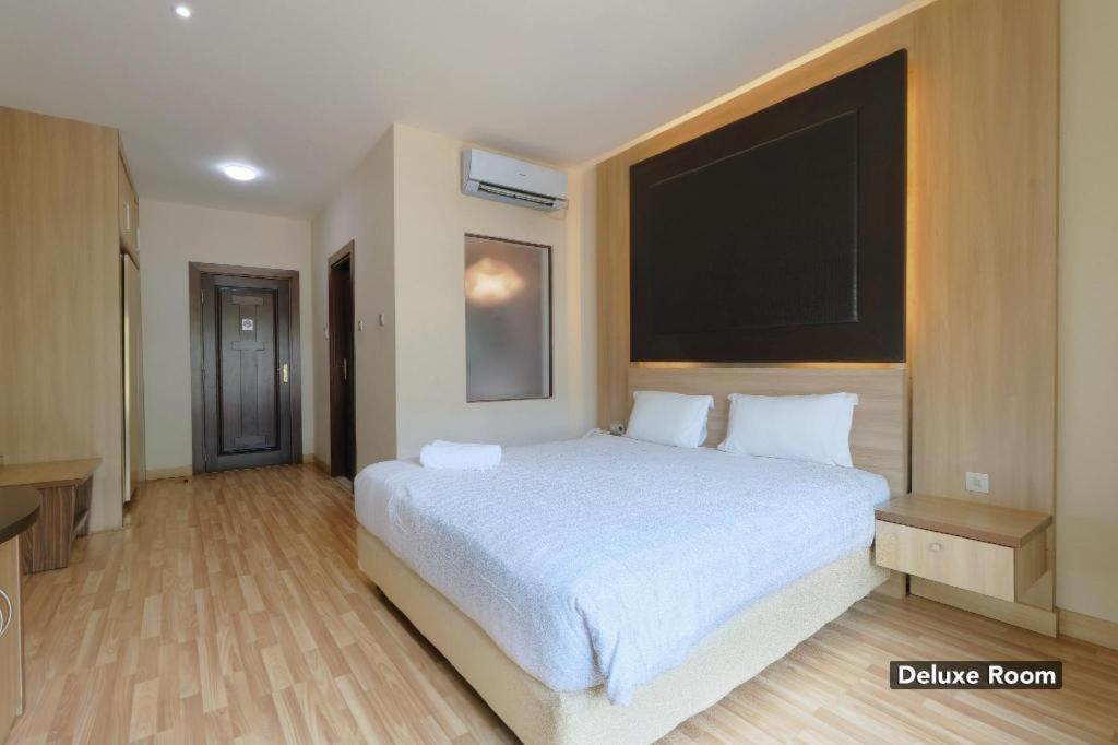 Mutiara Suites Джакарта Екстериор снимка