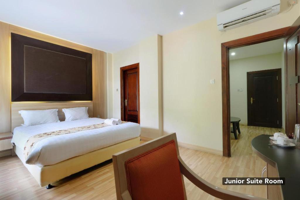 Mutiara Suites Джакарта Екстериор снимка