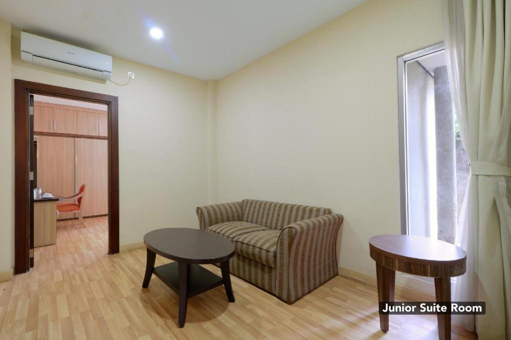 Mutiara Suites Джакарта Екстериор снимка